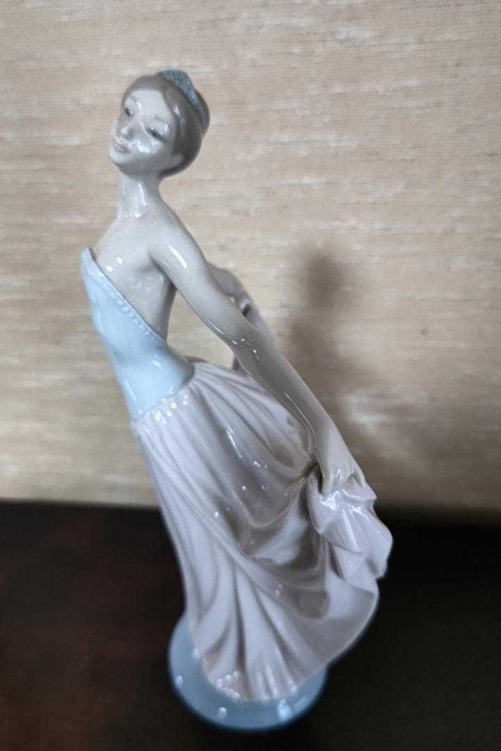 リヤドロ　踊る少女