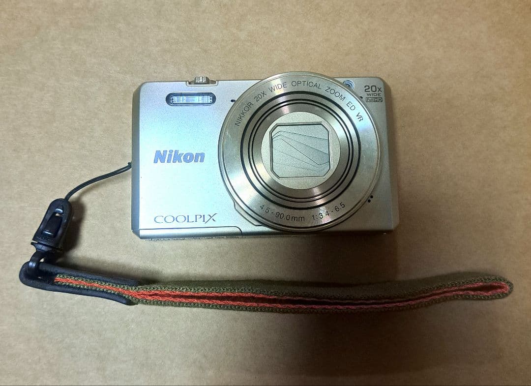 Nikon　COOLPIX S7000 ゴールド