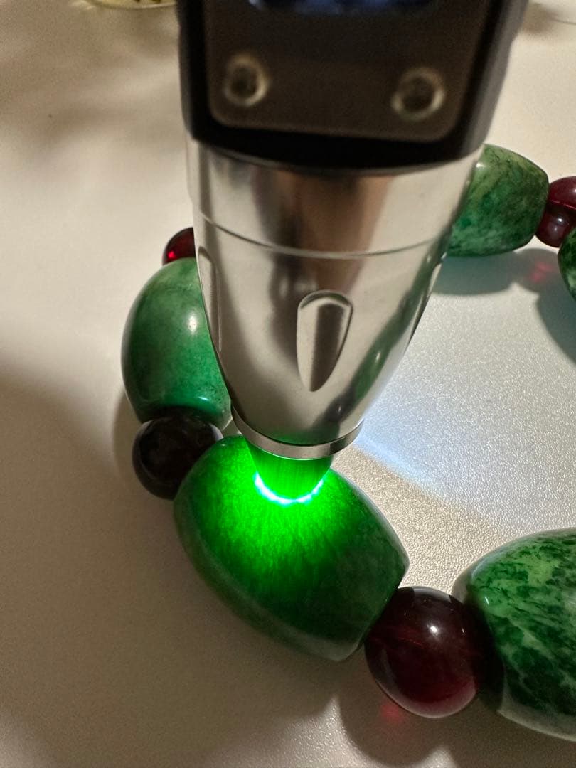 モンゴル産 翡翠 ドラム型 大穴ビーズの連(琥珀入り) 47cm