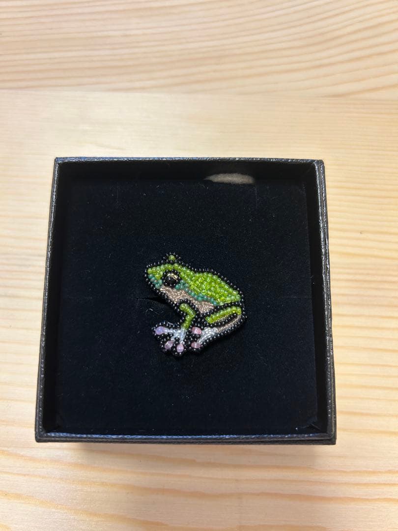 小林モー子 maison des perles「カエル」PIN