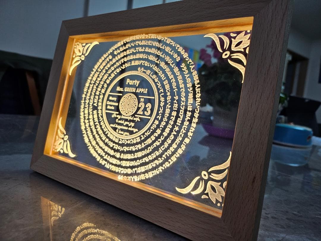 お好きな曲の歌詞を入れたパーソナライズされたLEDサイン。完璧なギフト。