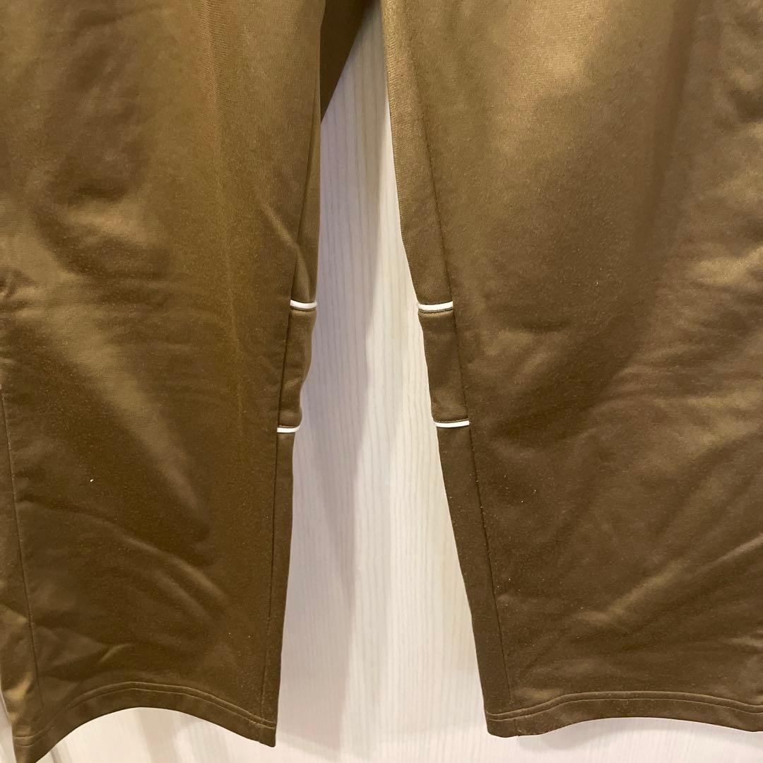 アディダスオリジナルス　adidas 国旗タグ３本ライントラックパンツ　ゴールド