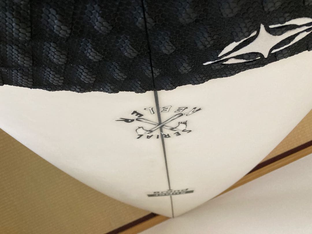 【美品】スーパーブランド サーフボード　シリアルキーラー 5'6\"