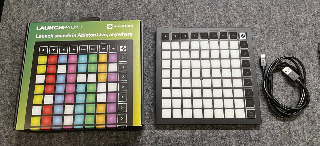 NOVATION Launchpad Mini MK3 MIDIコントローラー