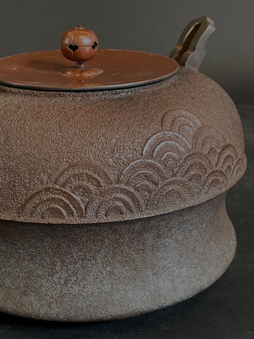 『母』 青海波地紋 唐犬釜 釜師 大國 藤兵衛 共箱 炉釜 茶道具（213F⑦）