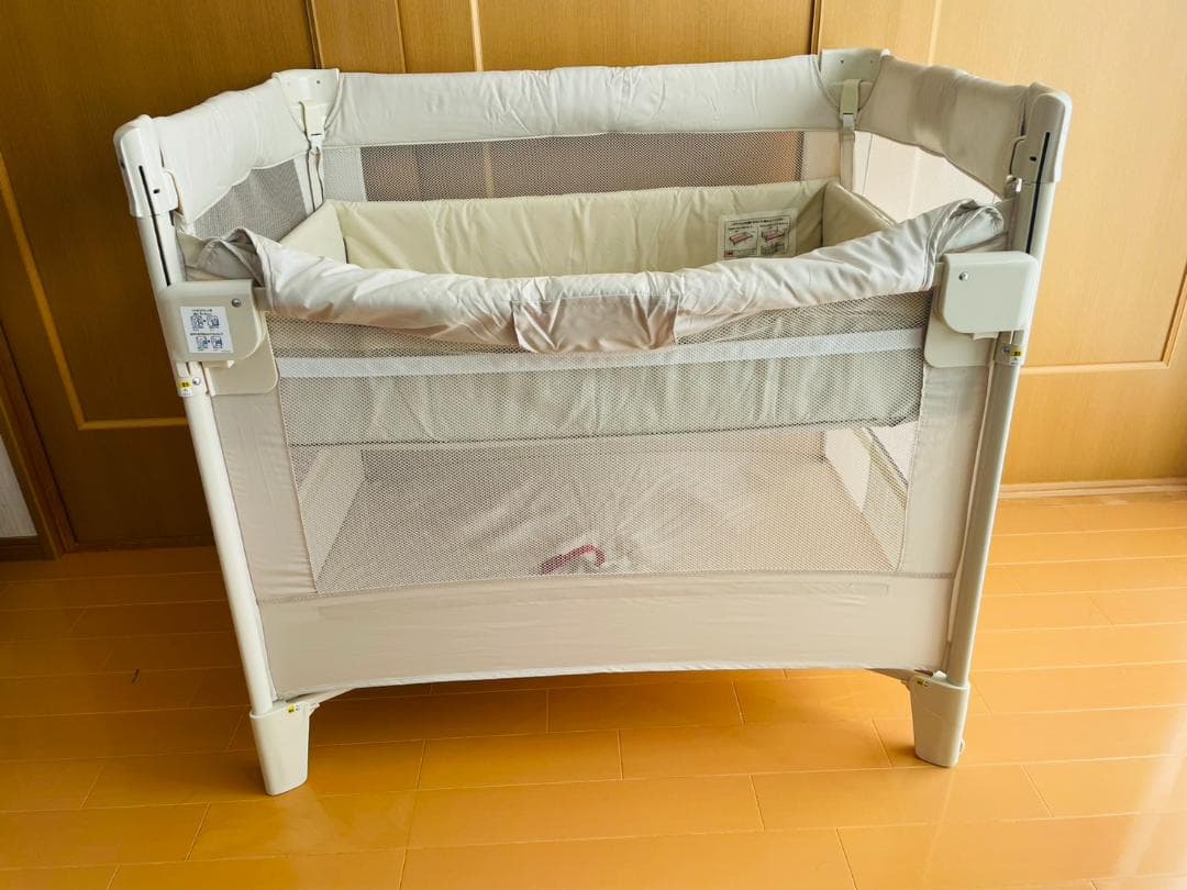 【美品】アップリカ ココネルエアー ベビーベッド　ミルクWH　ホワイト