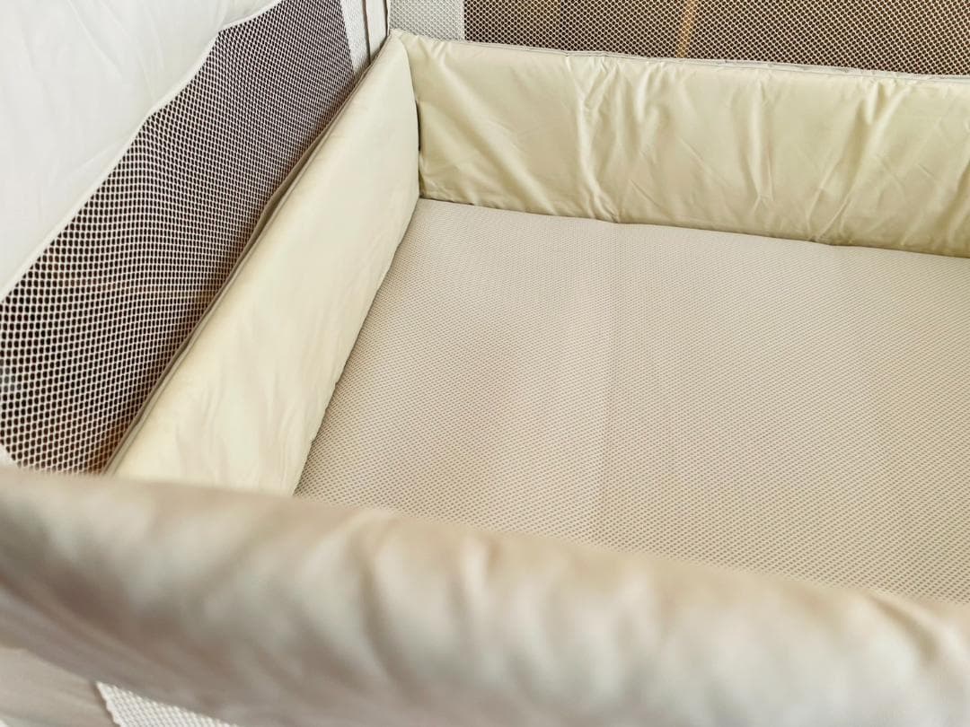 【美品】アップリカ ココネルエアー ベビーベッド　ミルクWH　ホワイト