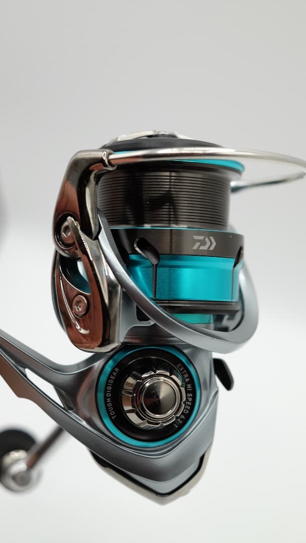 ダイワ 18エメラルダス AIR LT 3000S-CXH スピニングリール