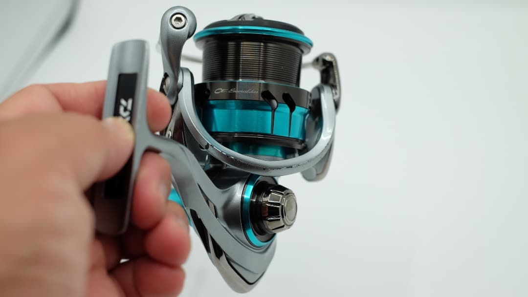 ダイワ 18エメラルダス AIR LT 3000S-CXH スピニングリール