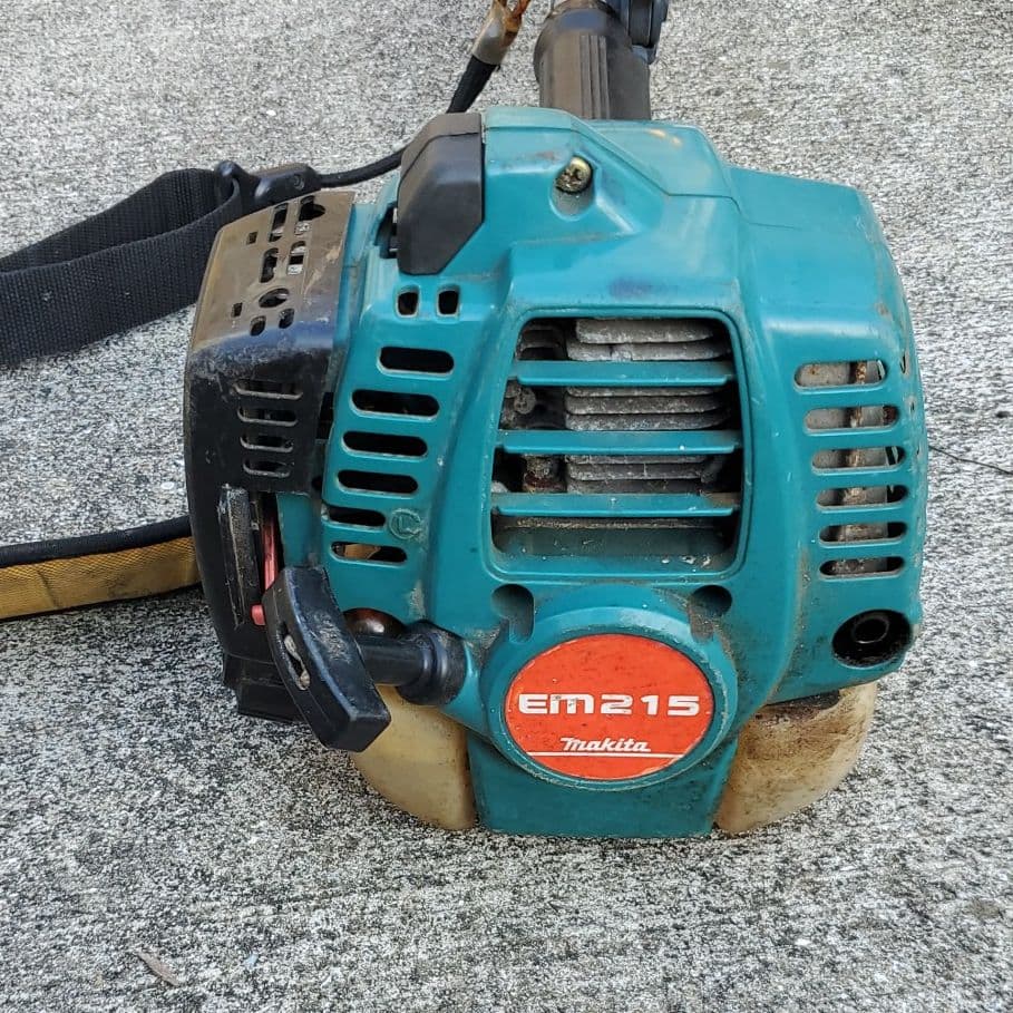 マキタ　エンジン草刈り機　2サイクル　実動にさせて発送します