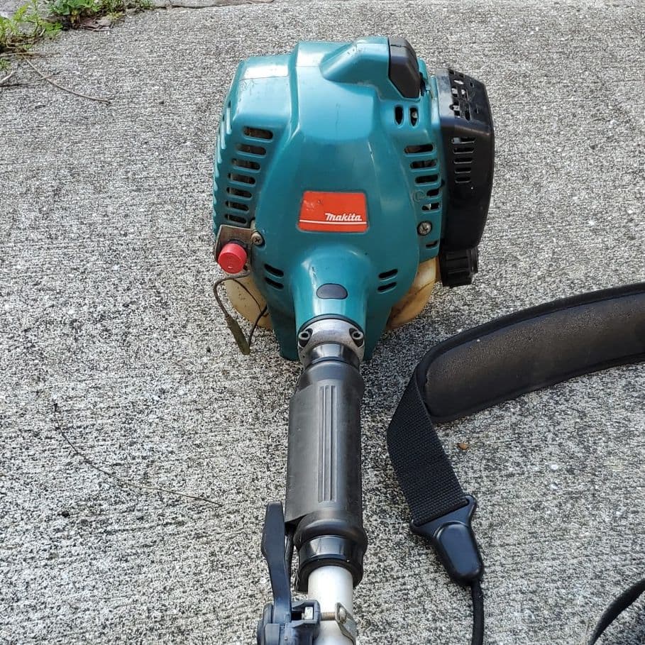 マキタ　エンジン草刈り機　2サイクル　実動にさせて発送します