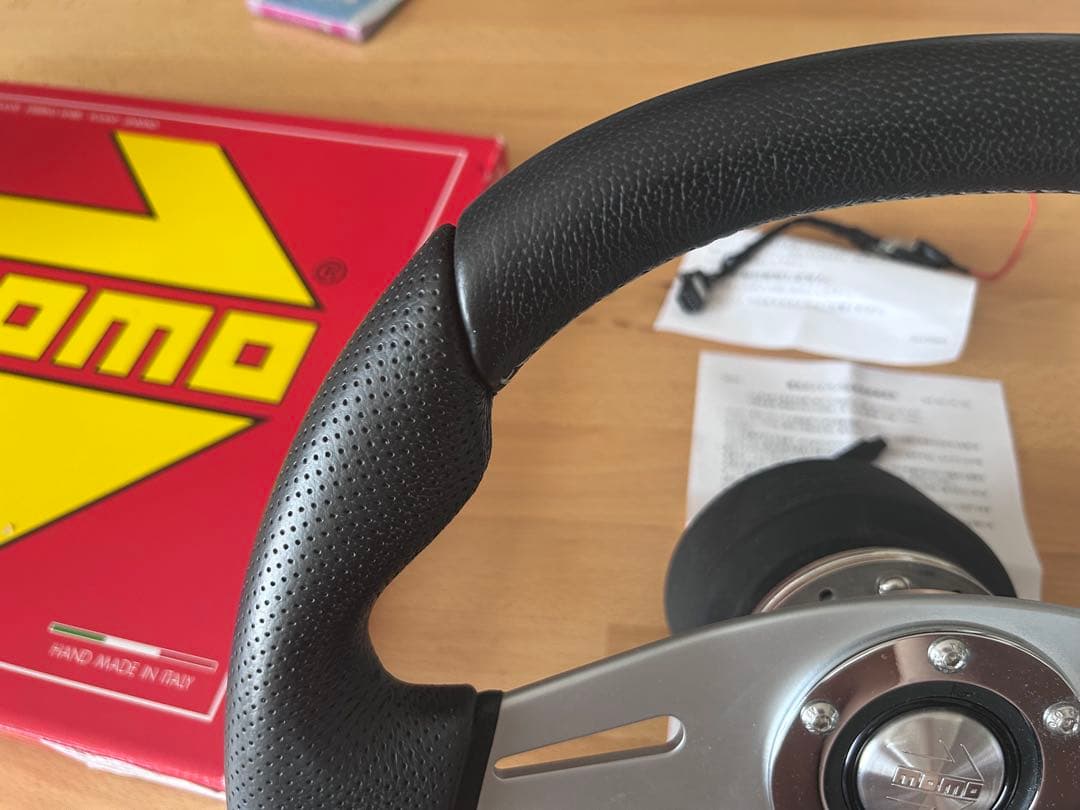 モモステトレックR T5ハイエースフルセットessexコラムカバーなど付属品多数