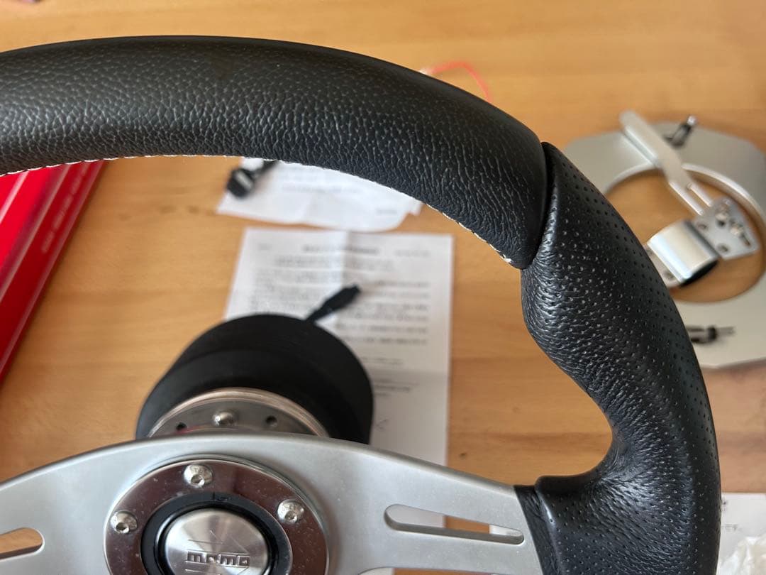 モモステトレックR T5ハイエースフルセットessexコラムカバーなど付属品多数