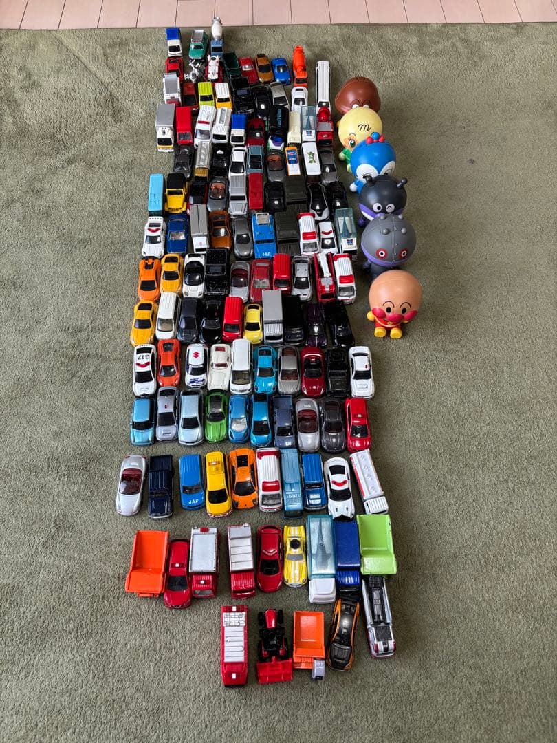 まとめ売り　トミカ120台とアンパンマンキャラクターセット