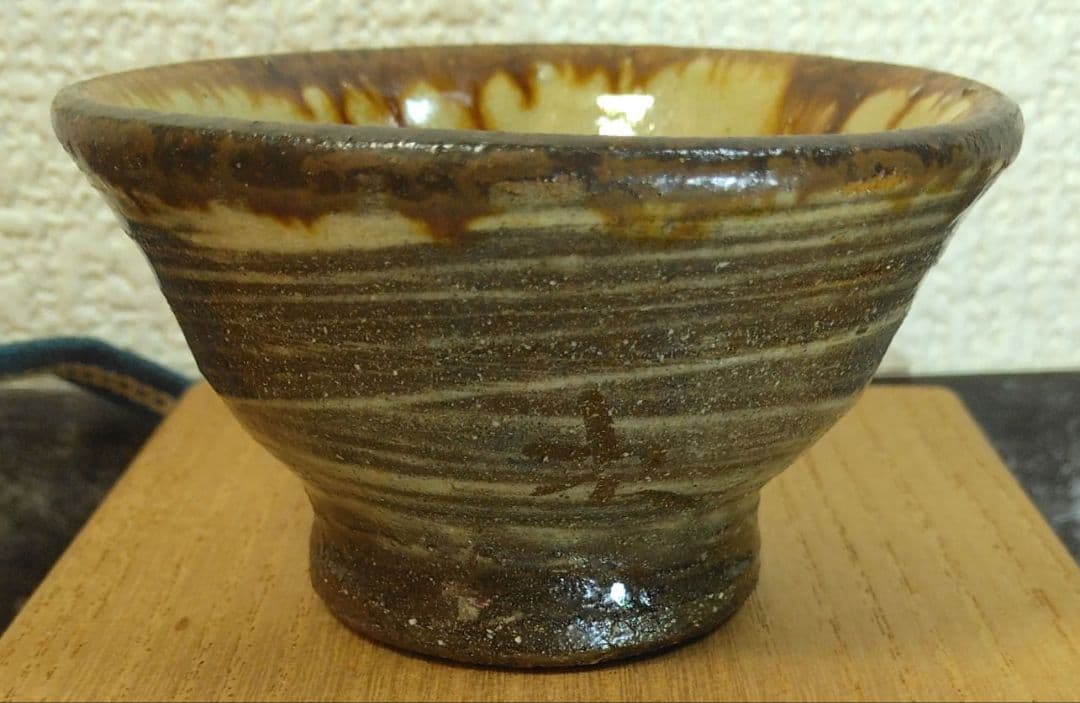 人間国宝 金城次郎 ぐい呑(魚紋ぐい呑）栞 共箱 壷屋焼 壺屋焼 やちむん 美品