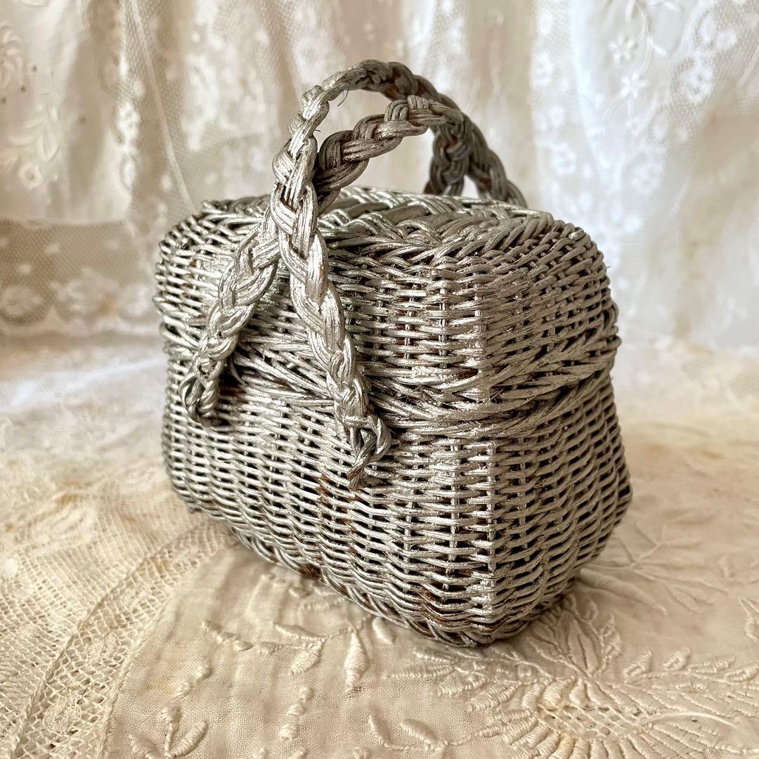 ドールパニエ　銀色　シルバーフランスアンティーク 人形用 ミニカゴ 籠 かご