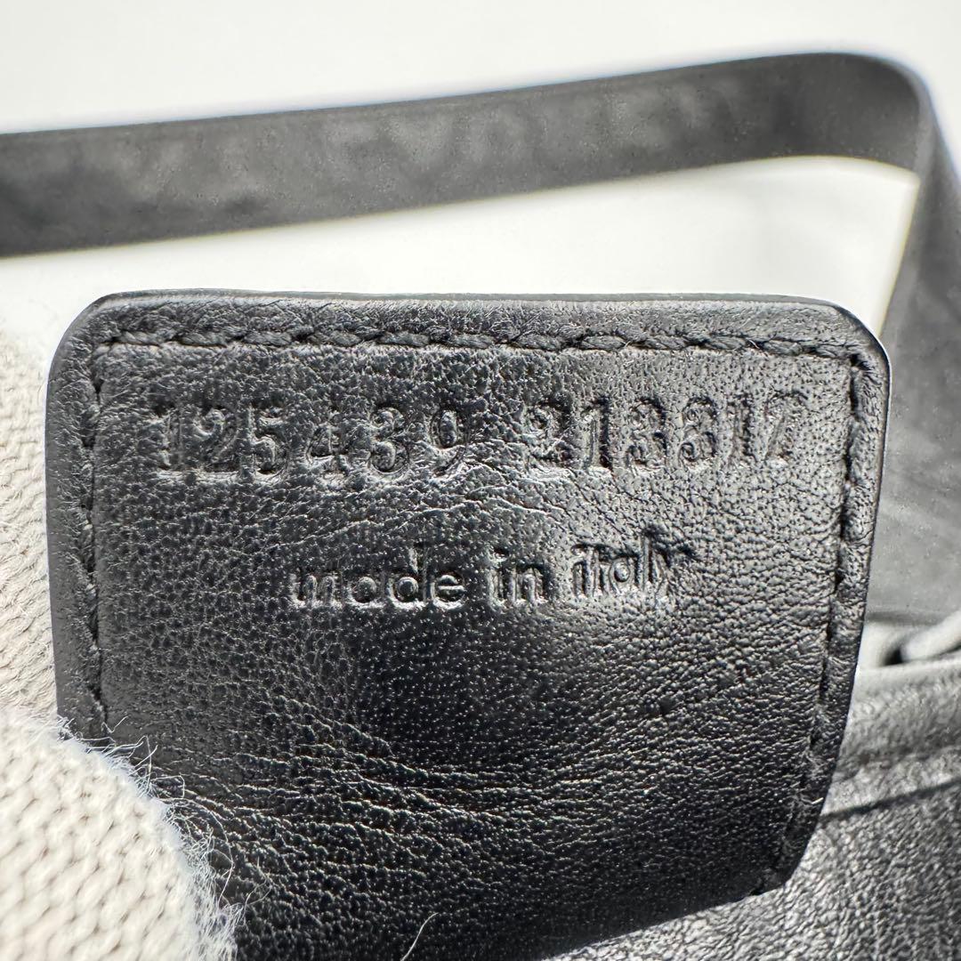 美品 イヴサンローラン レザー エンボスロゴ ショルダーバッグ ボディバッグ 黒