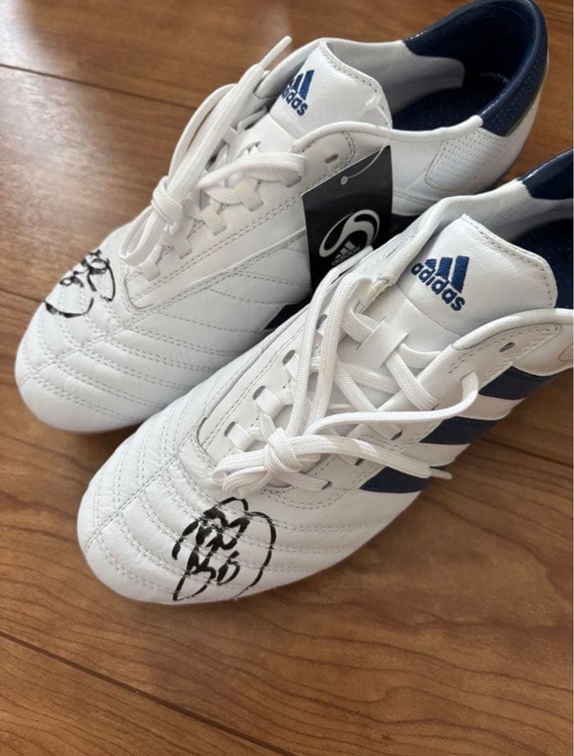 内田篤人選手　サイン入りスパイク