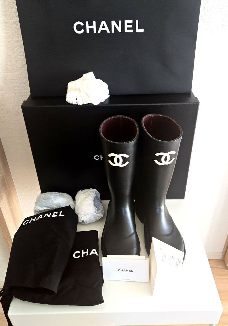CHANEL 人気レインブーツ保証書　ショッパー箱リボン保存袋付き入手困難品３６