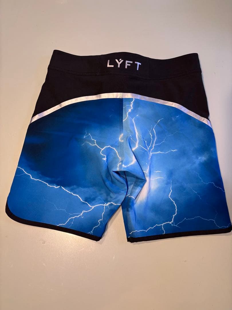 ウエイトトレーニング LYFT Thunder graphics stage shorts S