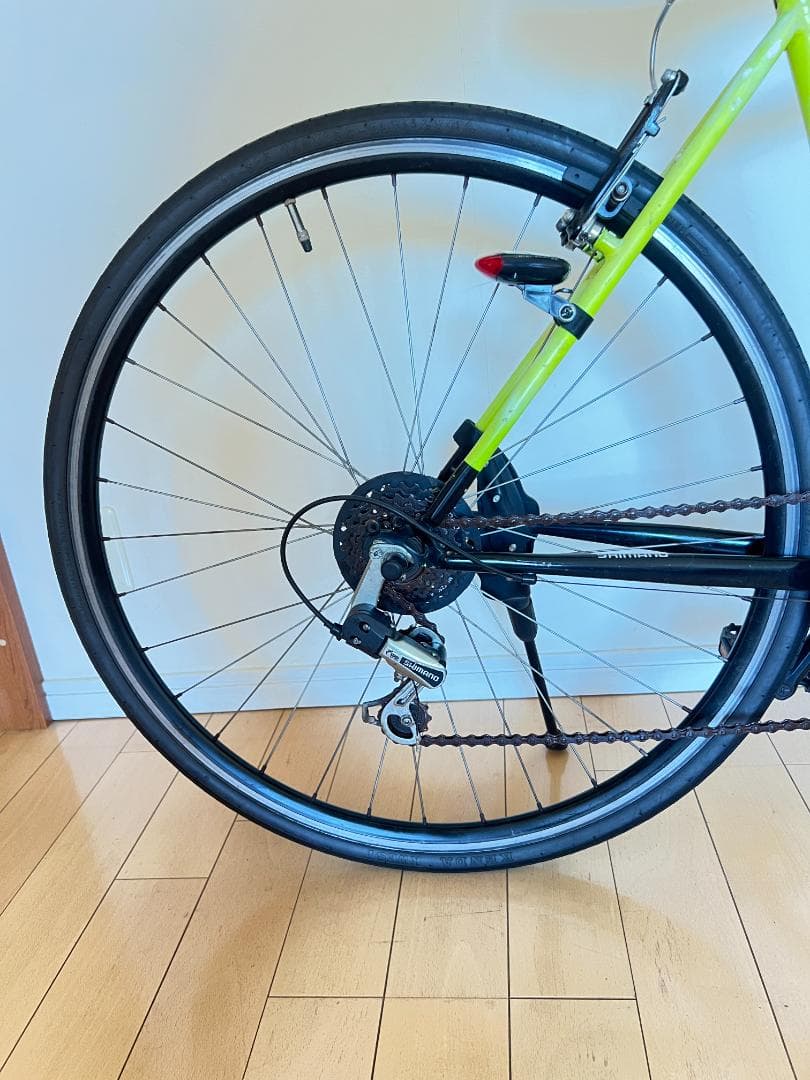 PHERKAD（フェルカド）クロスバイク　白系　シマノ外装6段変速　引取専用