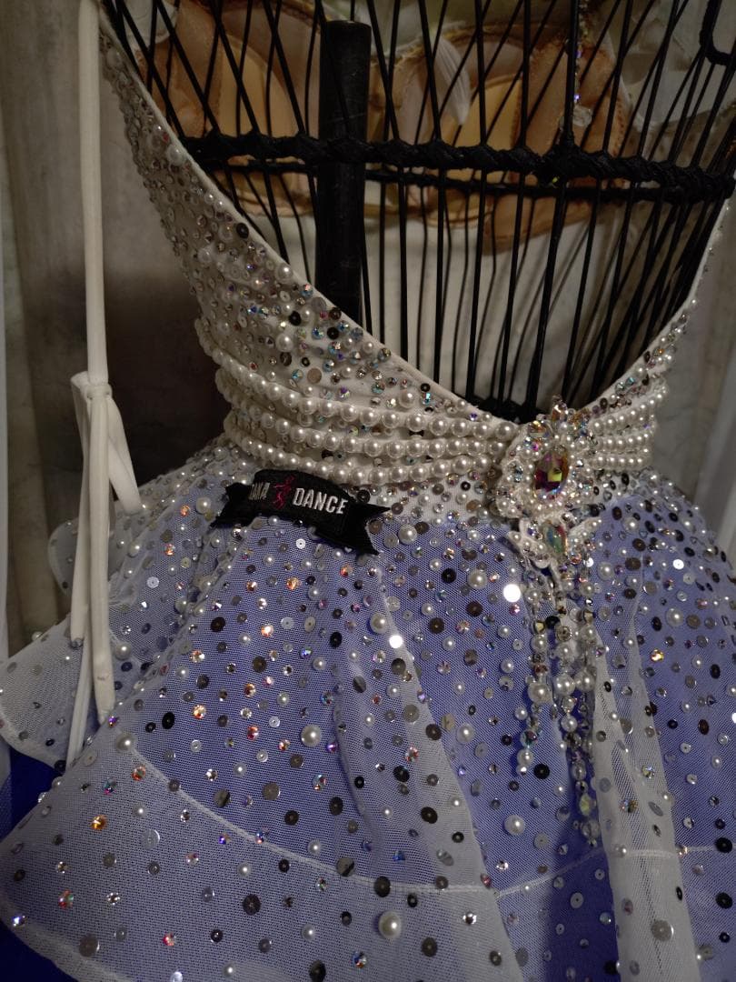 1月限定価格　タカダンスモダンドレス Mサイズ モデル身長145cm