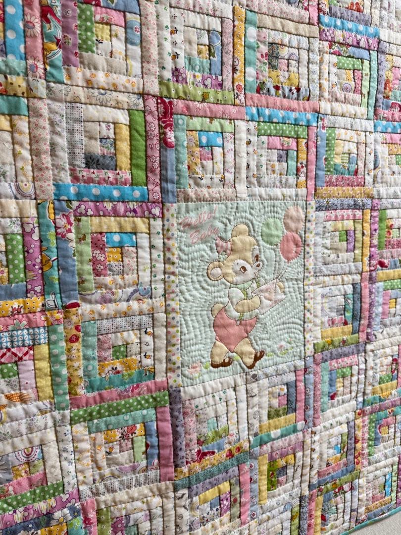 ベビーベアとログキャビンのキルト　パッチワーク　ベビーキルト　ハンドメイド