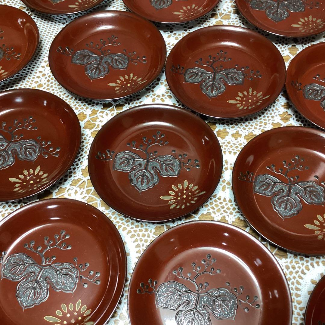 k2f7 漆器製 赤茶色の桐菊模様皿 24枚セット