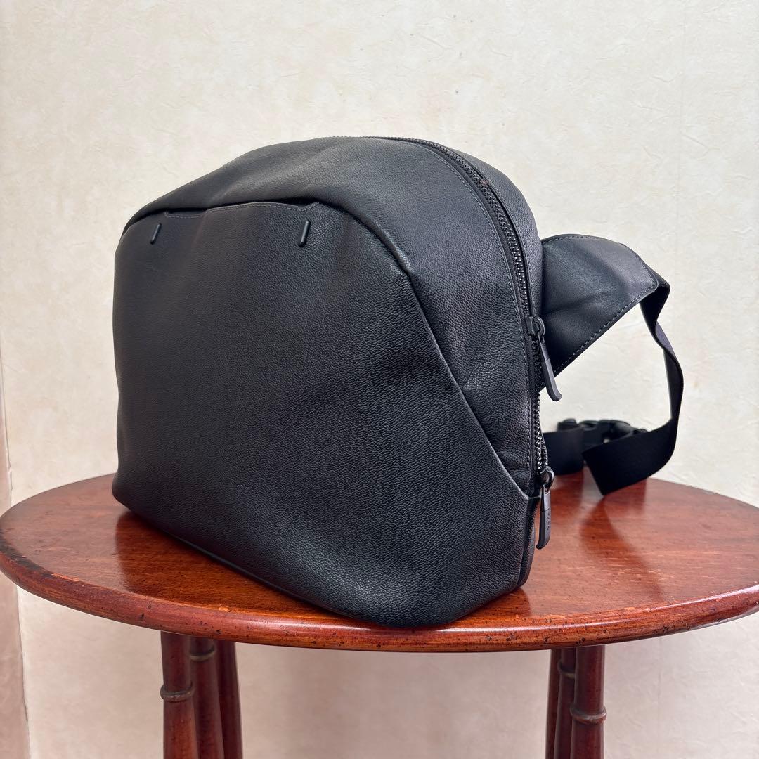 極美品　FARO（ファーロ） Smart Sling Bag 2