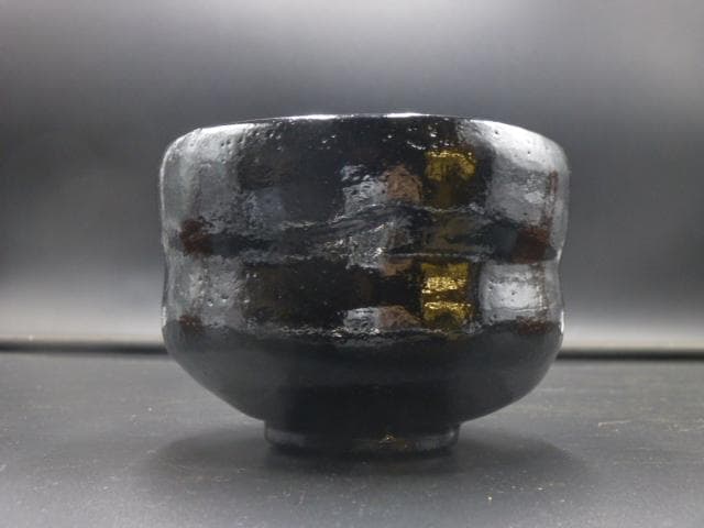 楽吉左衛門　十三代　惺入　黒茶碗／共箱共布／銘「五葉松」／表千家十二代尋牛斎極