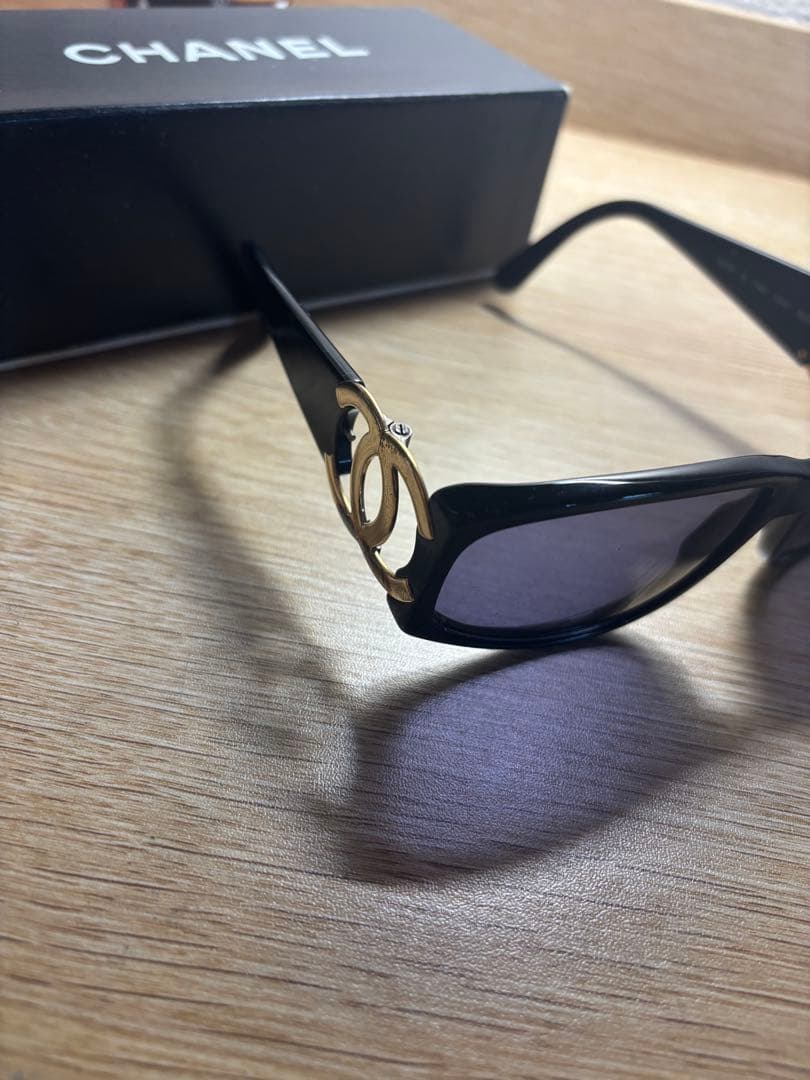 CHANEL ブラック サングラス 箱付き