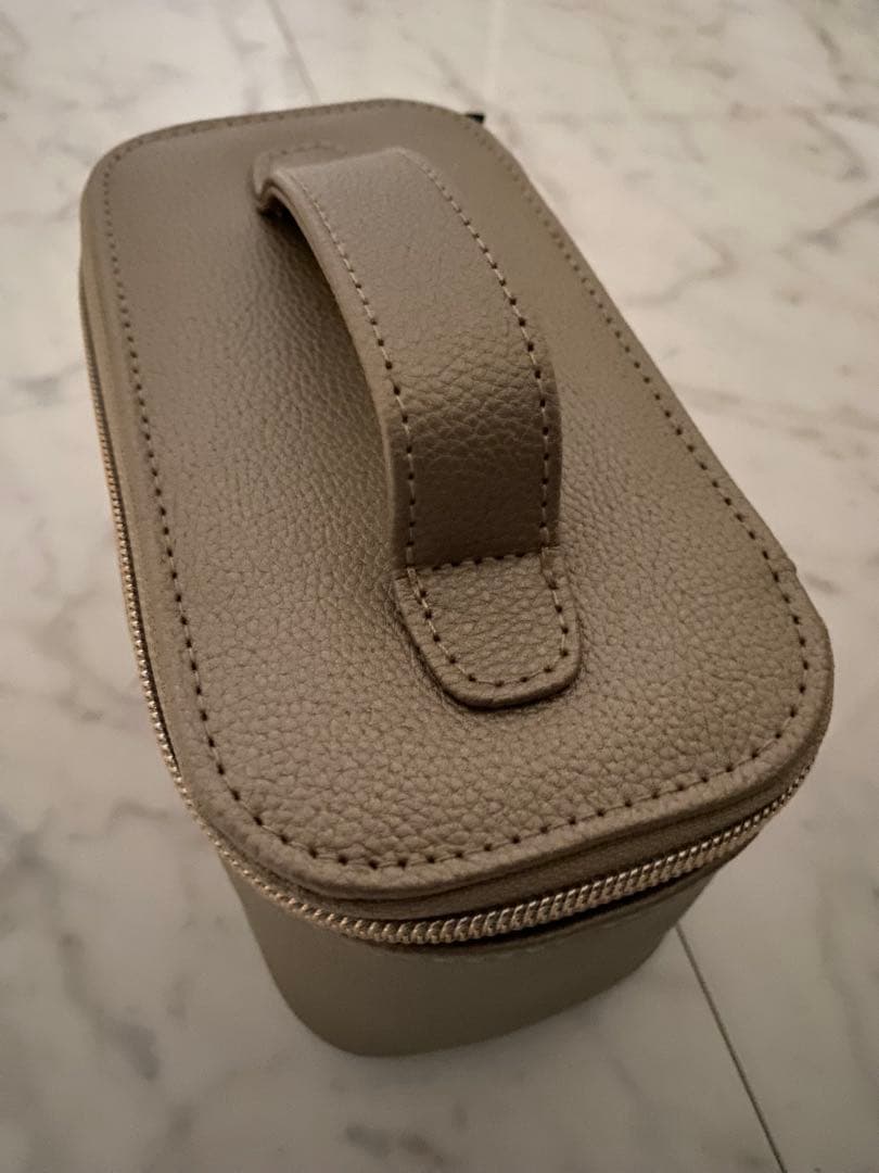 最新❗️未開封‼️ エミレーツ航空ファーストクラス ブルガリ ポーチとナイトコスメ