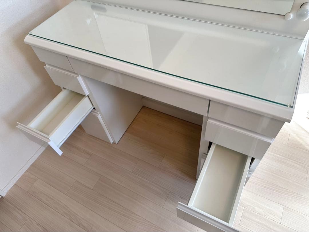 dinosLEDライト付きドレッサー