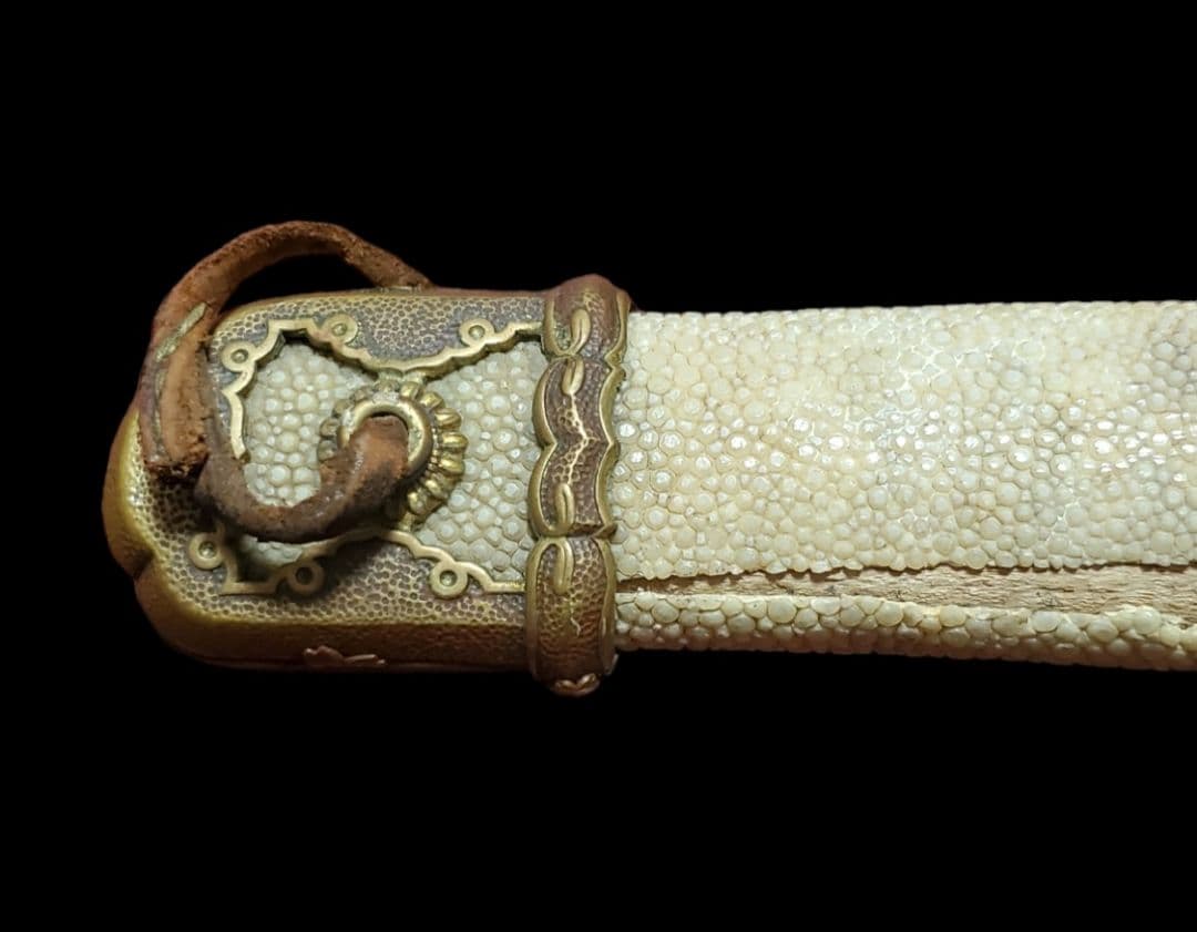 頭金具付き　陸軍刀の柄金具　鮫の親粒付き