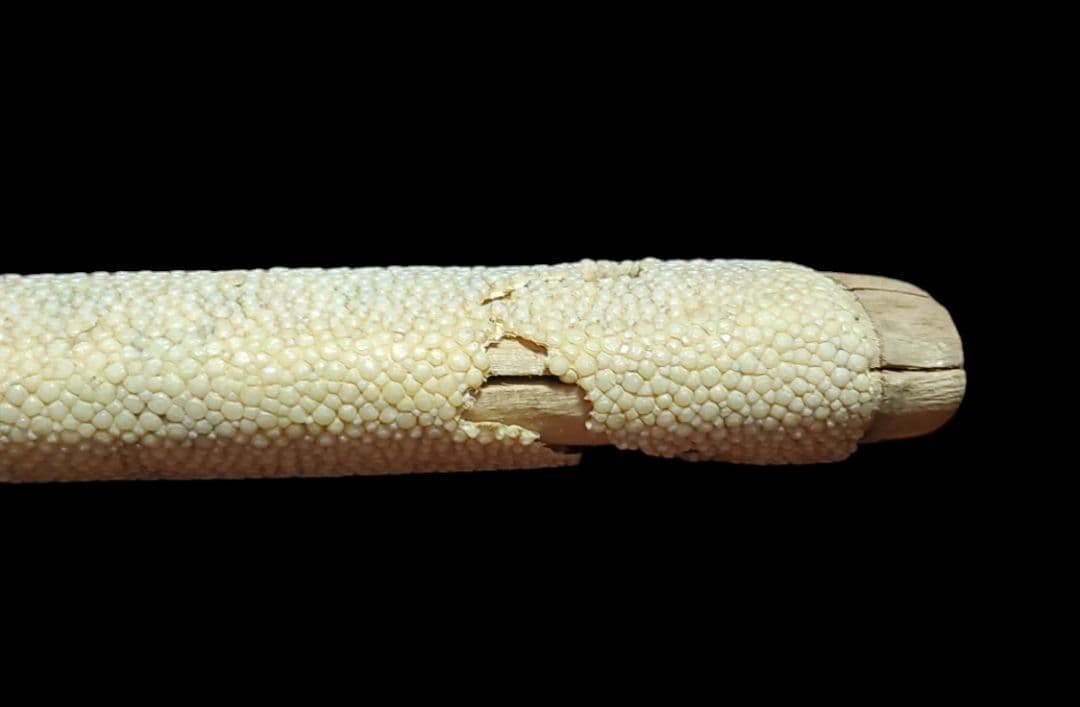 頭金具付き　陸軍刀の柄金具　鮫の親粒付き