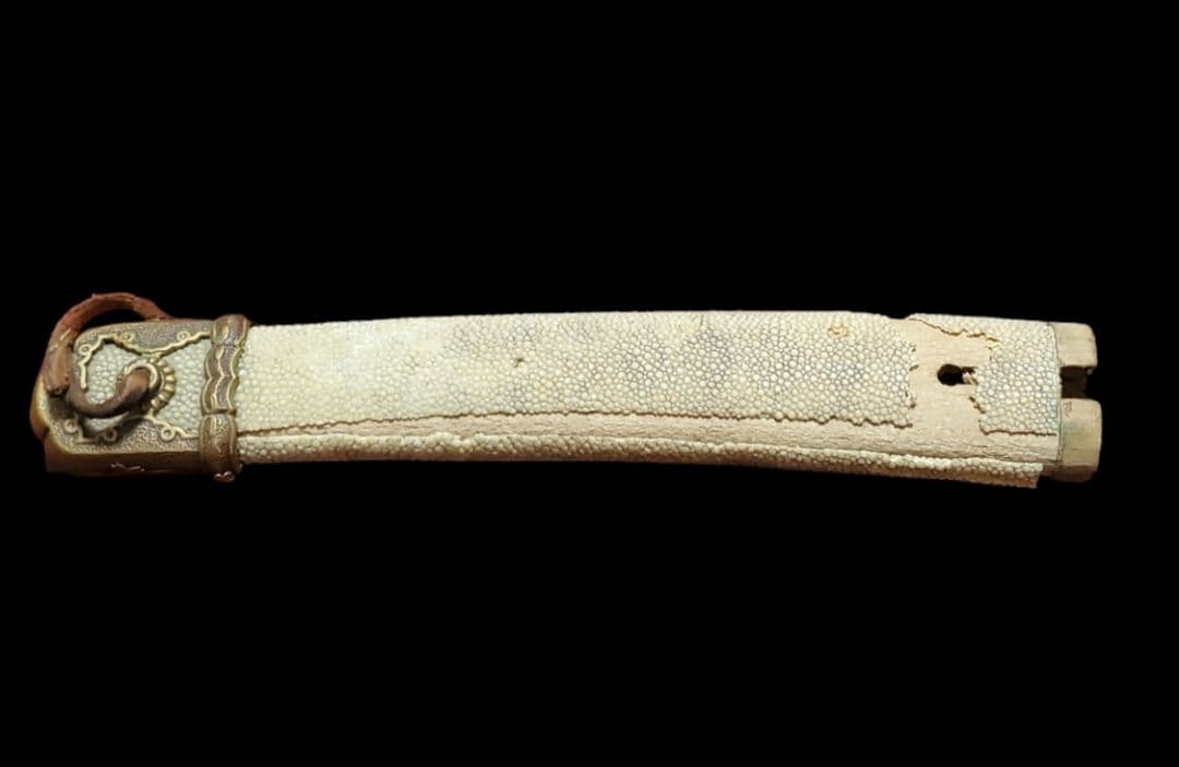 頭金具付き　陸軍刀の柄金具　鮫の親粒付き