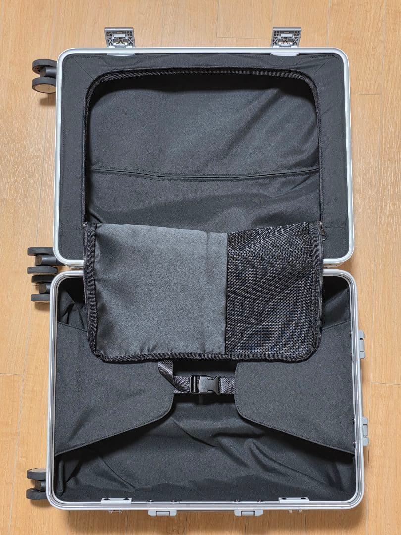 【中古超美品】ADIGO スーツケース アルミ 35L カーボン柄