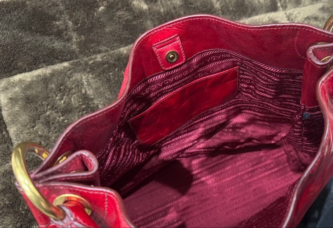 PRADA 赤 レザー ワンショルダー ホーボーバッグ