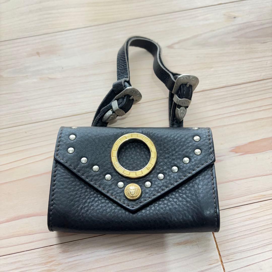 美品【ジャンニ ヴェルサーチ】メデューサ レザー ミニベルトポーチ