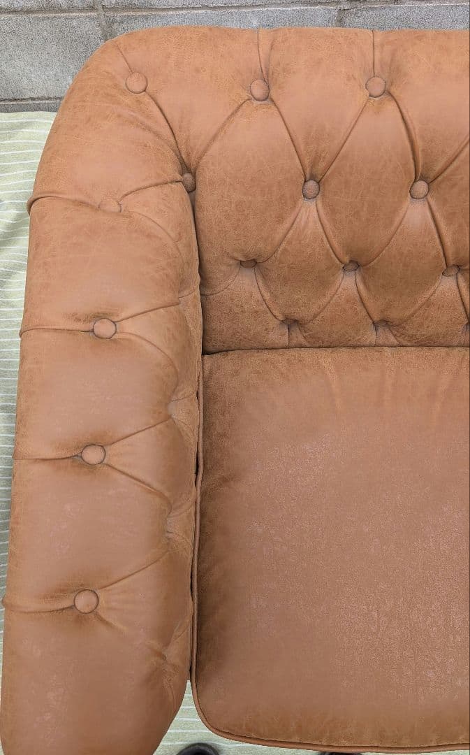 VINCENT PUレザーコンパクトチェスターフィールドシングルソファ　①