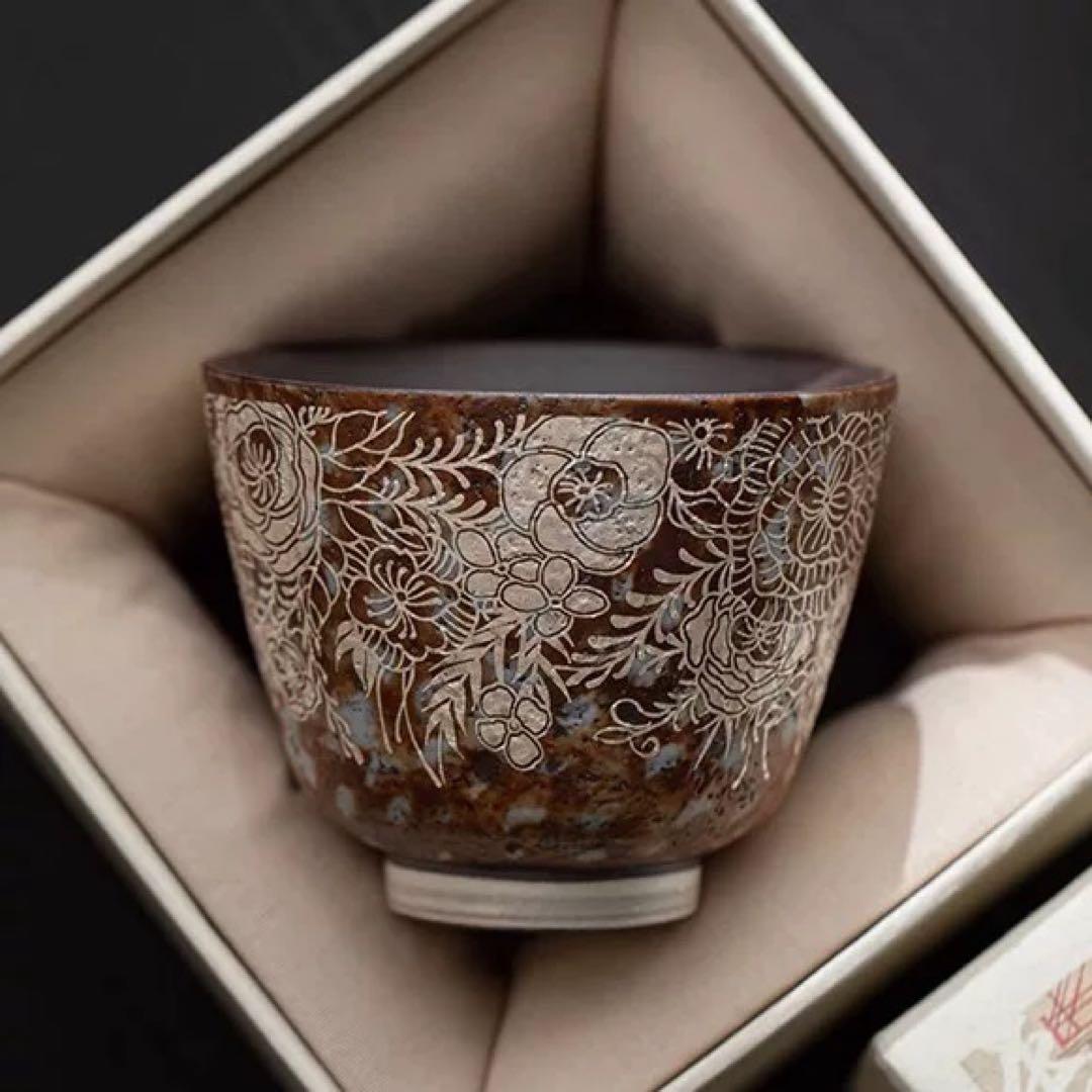 花模様の陶器茶碗 専用箱付き