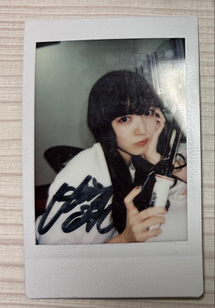 鈴木愛理　直筆サイン入りチェキ