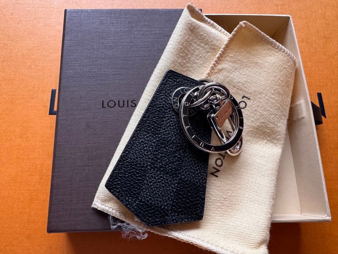 ルイヴィトン ダミエグラフィット アンシャッペ M67916 キーホルダー