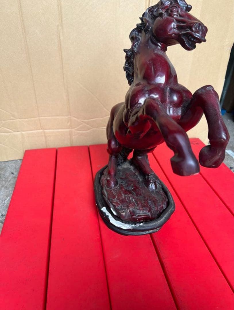 リアルな馬の彫刻