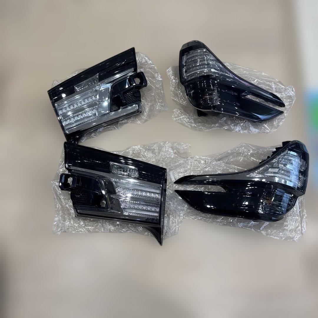 トヨタヴェルファイア30系前期 純正テールランプ 左右セット Koito製 美品