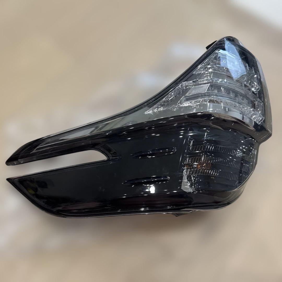 トヨタヴェルファイア30系前期 純正テールランプ 左右セット Koito製 美品