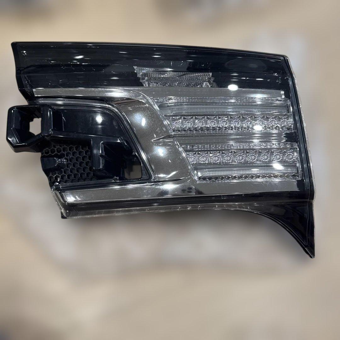 トヨタヴェルファイア30系前期 純正テールランプ 左右セット Koito製 美品