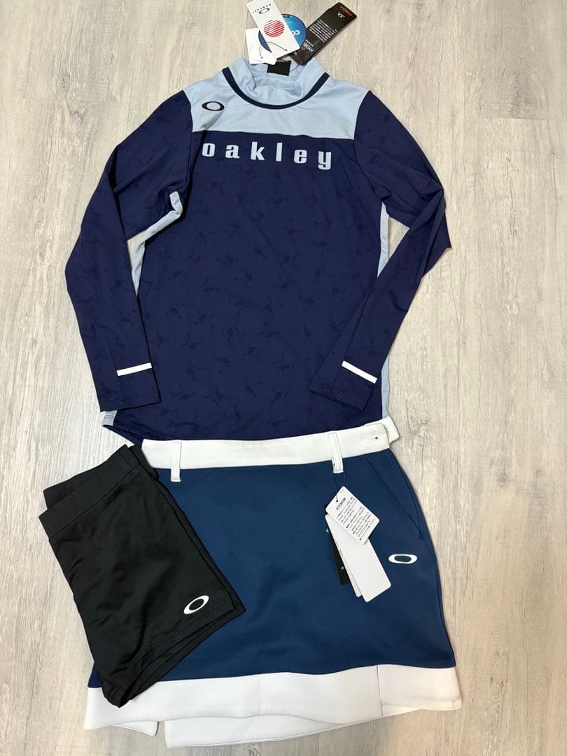 Lサイズ　新品OAKLEY オークリーゴルフセットアップ モックネック＆スカート