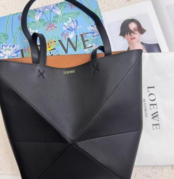 【人気です】ブラックレザー ショルダーバッグ