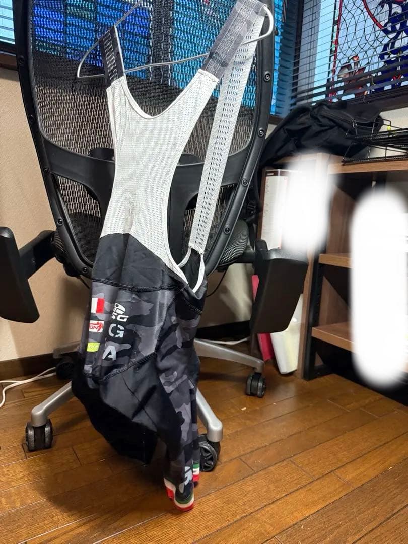 7ITA ARMY Ⅲ JERSEYサイクリングジャージとビブショーツのセット。
